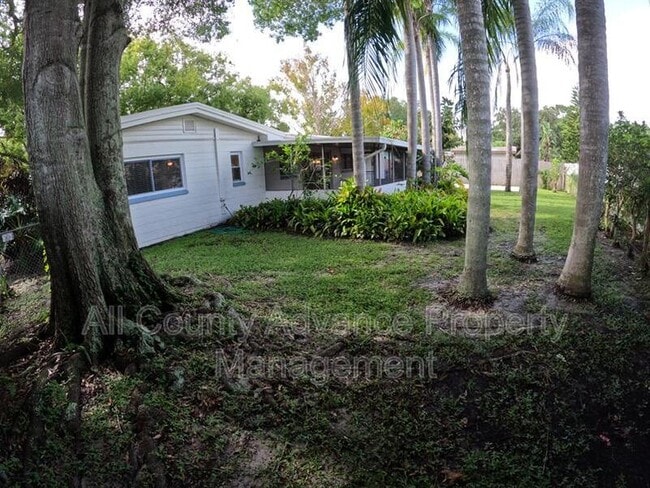 Building Photo - 311 Shore Dr E