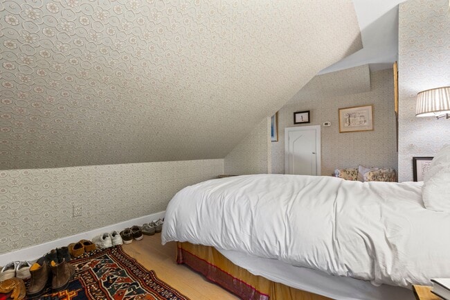 Building Photo - 13 Lockwood Ave