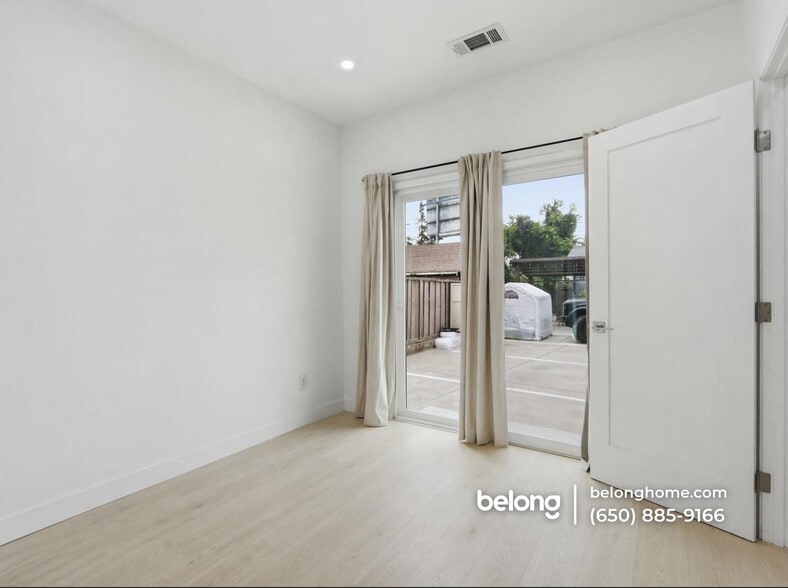 Building Photo - 1395 Vine St