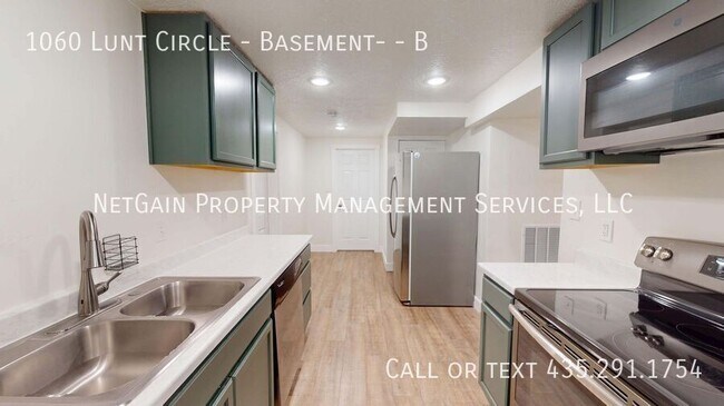 Building Photo - 1060 Lunt Cir