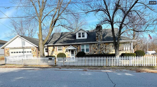 Building Photo - 523 S Washington St