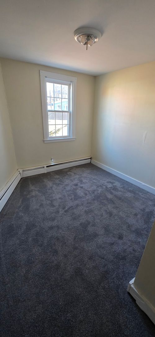 Building Photo - 72 Common St