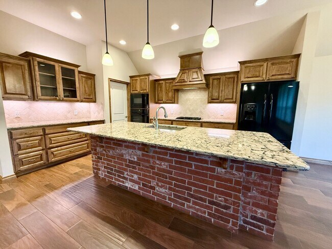 Building Photo - 706 Sedona Dr