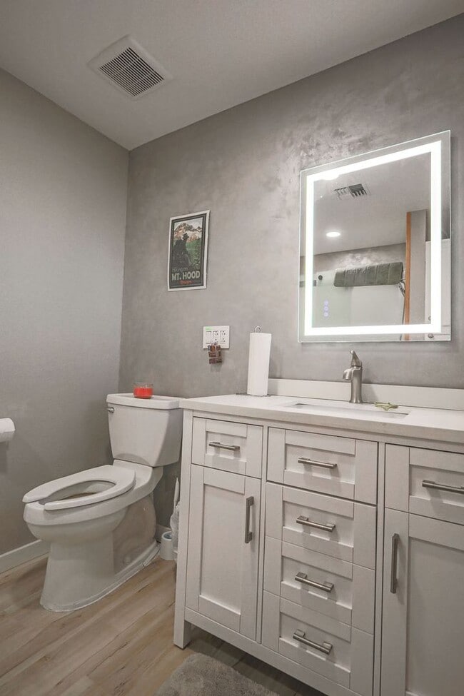 Building Photo - Full Furnished, Cozy Country Cottage Avail...