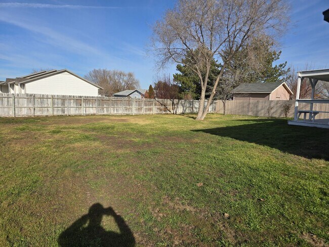 Building Photo - Spacious 3 Bed | 2 Bath on Large Corner Lot – Twin Falls