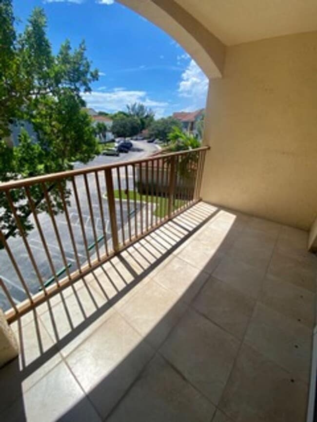 Building Photo - Boynton Beach Condominium