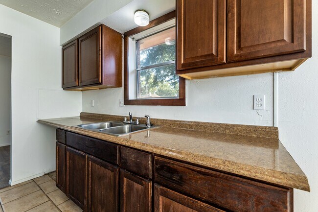 Building Photo - 15235 Heron Park Dr