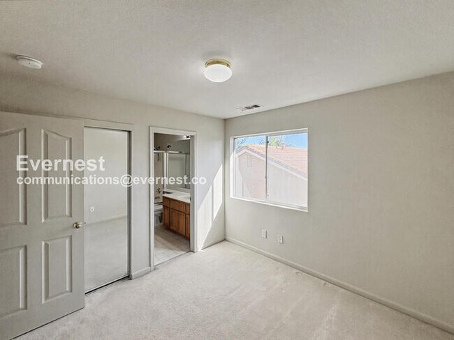 Building Photo - 4 Bed, 3 Bath Home with Garage / Pet-Friendly / Vouchers Accepted / Available Now!