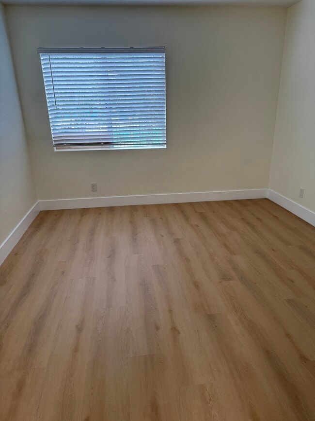 Building Photo - 5460 White Oak Ave