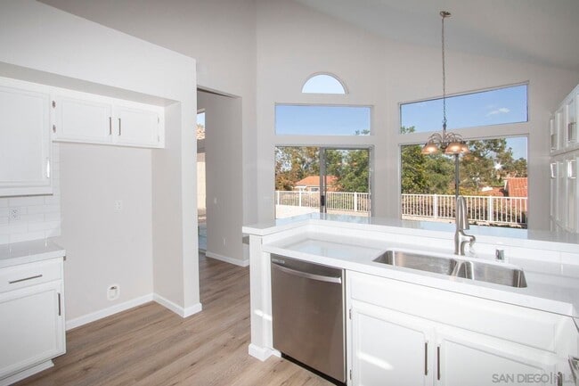 Building Photo - Sun-Filled 2 bedroom 2 bathroom Rancho Bernardo Home with Private Patio!