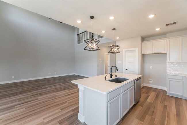 Building Photo - 2016 Woodland Park Ct