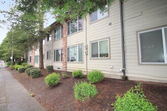 Building Photo - 4232-4232 SE Cesar Estrada Chavez Blvd