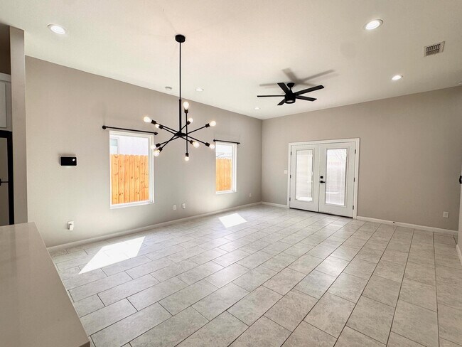 Building Photo - 1426 Los Estribos Dr