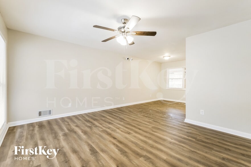 Building Photo - 2596 Yale Terrace