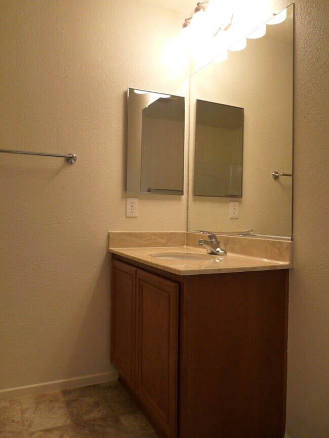 Building Photo - SOUTHWEST 3 BEDROOM, 2.5 BATH WITH LOFT