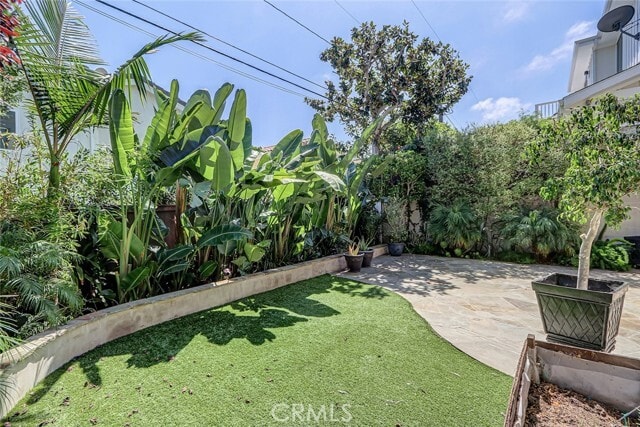 Building Photo - 3404 N Poinsettia Ave