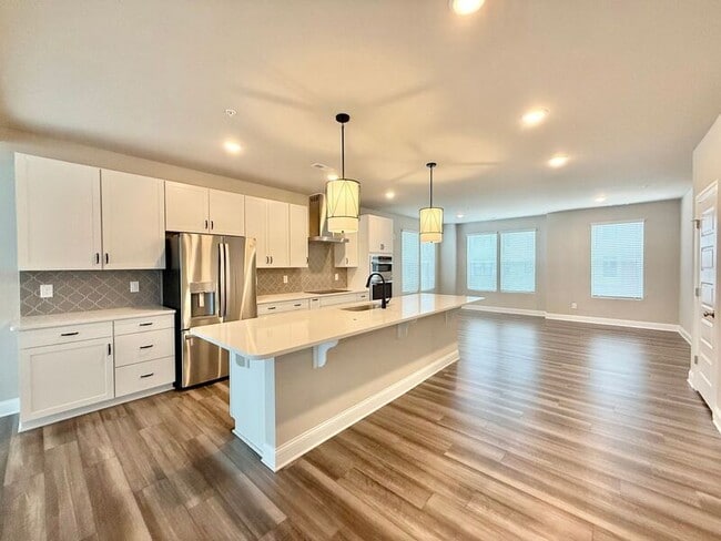 Building Photo - 1234 Coach Sta Aly