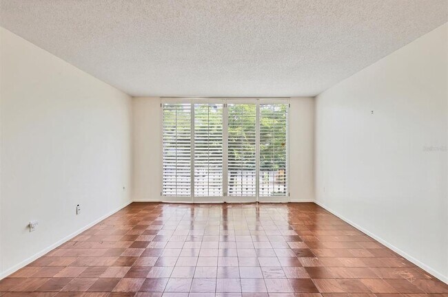 Building Photo - 301 S Gulfstream Ave