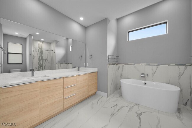 Building Photo - 1201 SW 8th Pl