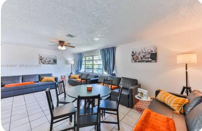 Building Photo - 2591 Riverland Dr