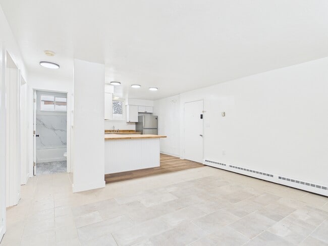 Building Photo - 829 17th Ave