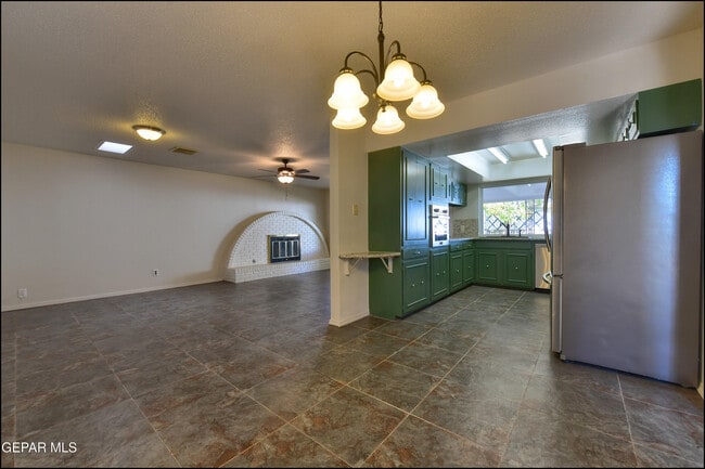 Building Photo - 3433 Clearview Ln