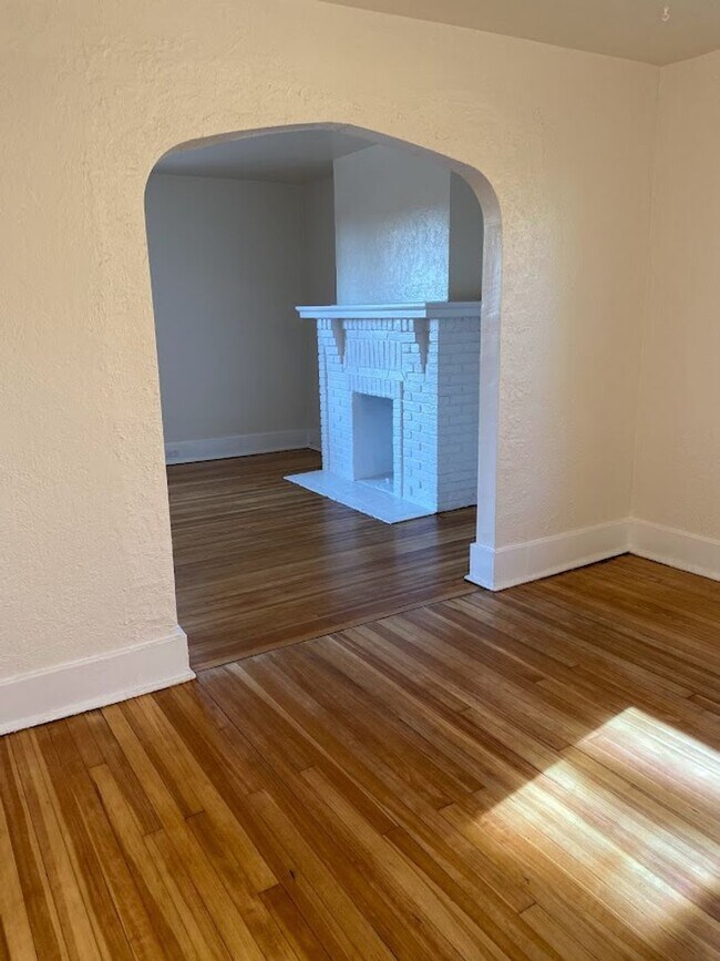 Building Photo - 2309 Eldridge St