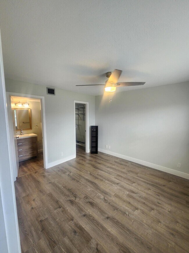 Building Photo - 7257 Golf Colony Ct