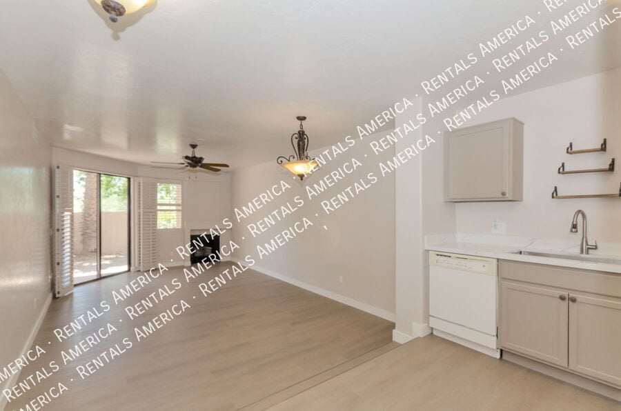 Building Photo - 5675 N Camino Esplendora