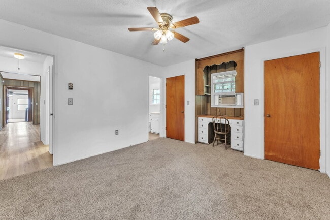 Building Photo - Charming 3-Bed, 2-Bath Haven in Anderson w...