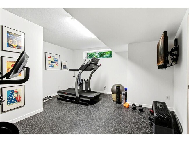 Building Photo - 20650 Bayview Ct