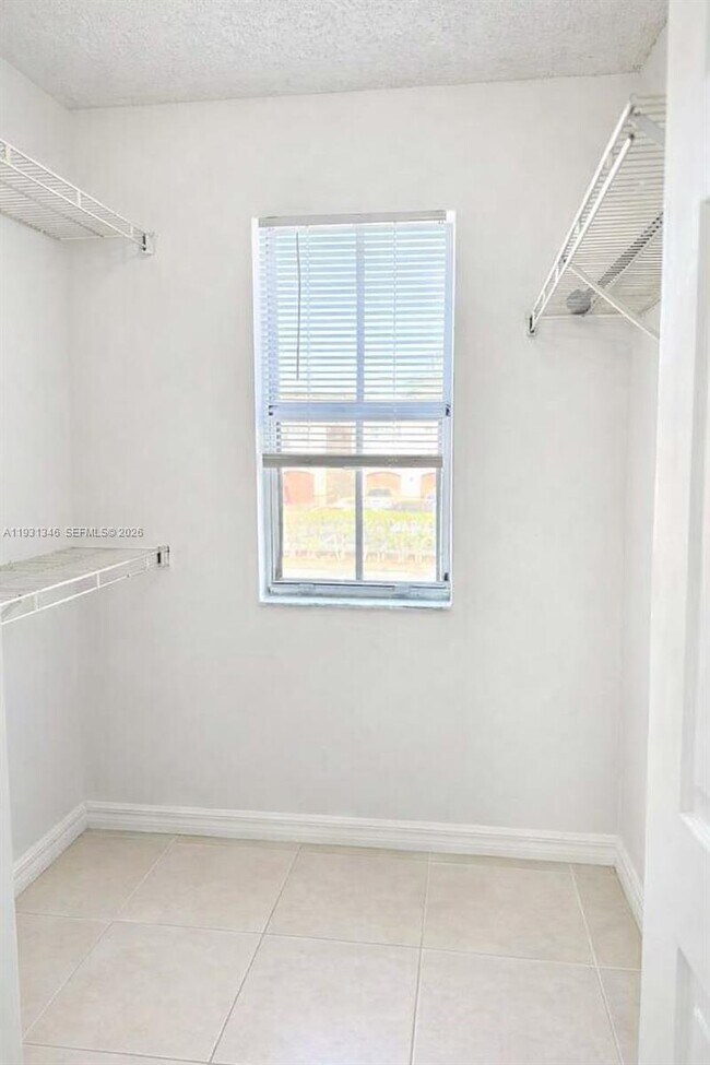 Building Photo - 2494 Centergate Dr