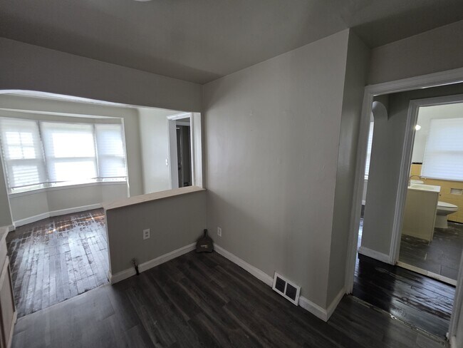 Building Photo - 2302 Tyler St