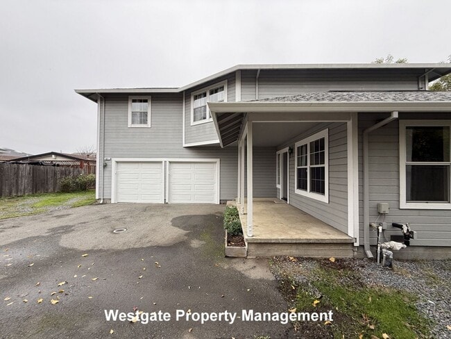 Building Photo - 821 B St