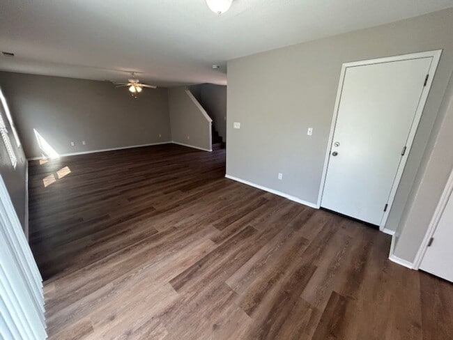 Building Photo - *Move-in special $500 off 1st month's rent...