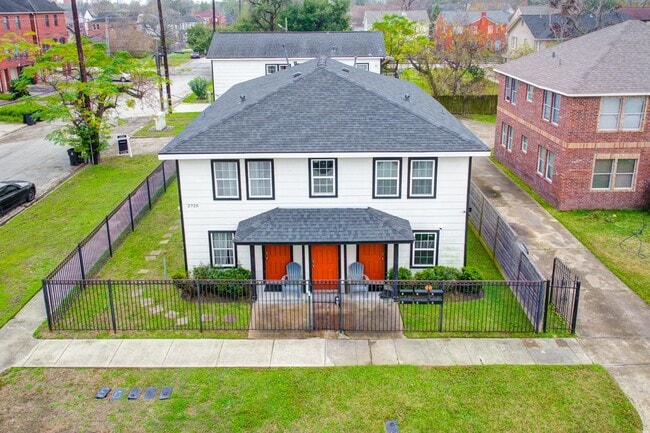 Building Photo - 2720 Truxillo St