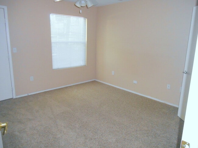 Building Photo - Convenient 1st Floor Condo in Gated Commun...
