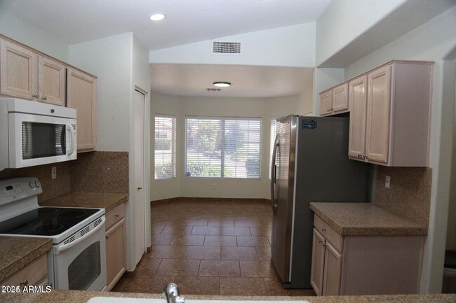 Building Photo - 2228 E Aire Libre Ave