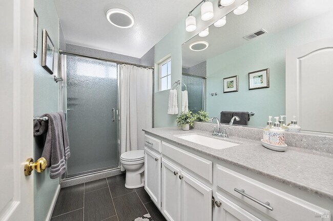 Building Photo - Two Level Home in Windsor with 4 Bedroom and 3 full Bath