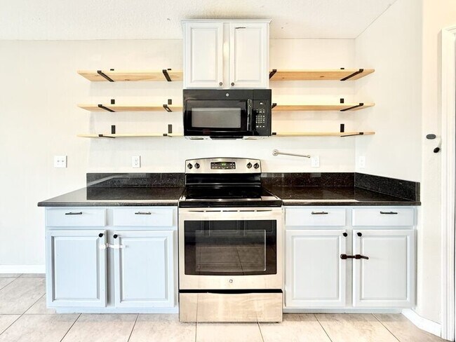 Building Photo - 17134 White Mangrove Dr