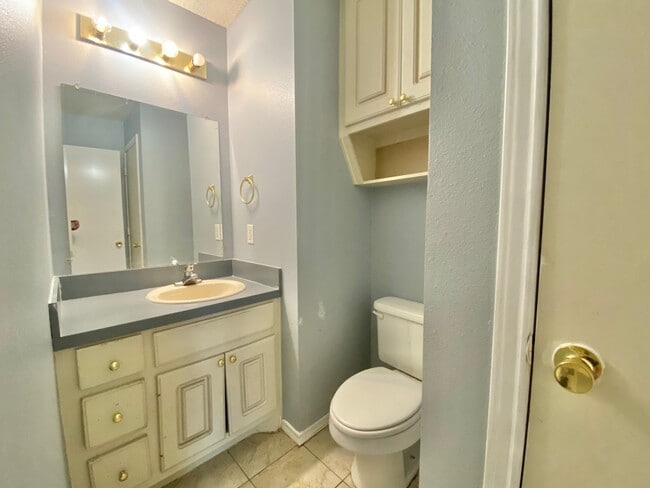 Building Photo - Move in special - $250 off second month’s rent