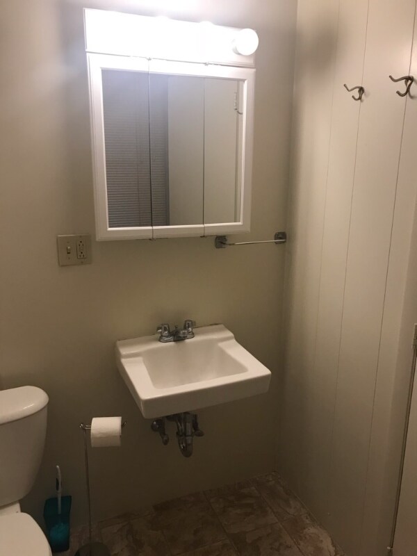 Building Photo - 185 N Main St