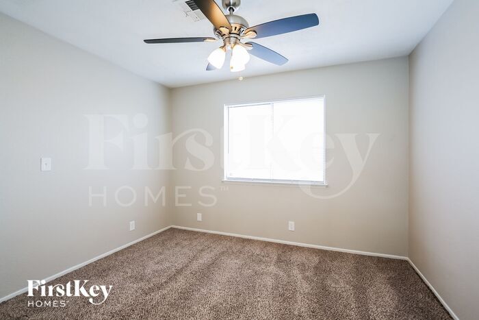 Building Photo - 2368 Valley Dr