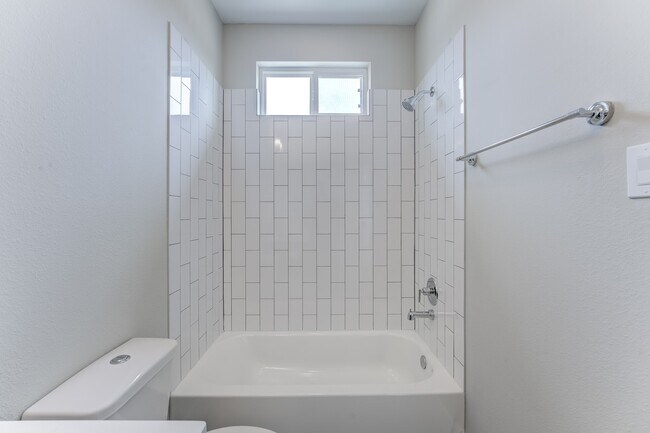 Building Photo - 2510 Tuam St