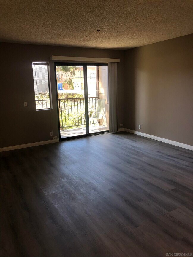 Building Photo - 5995 Dandridge Ln