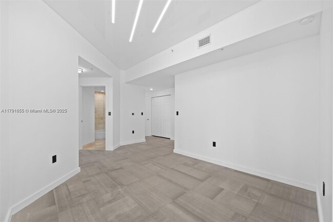 Building Photo - 1745 E Hallandale Beach Blvd