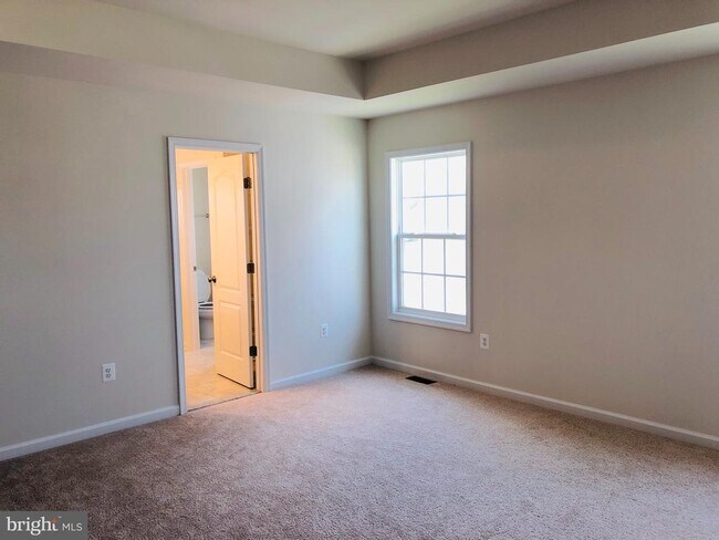 Building Photo - 336 Boxelder Dr