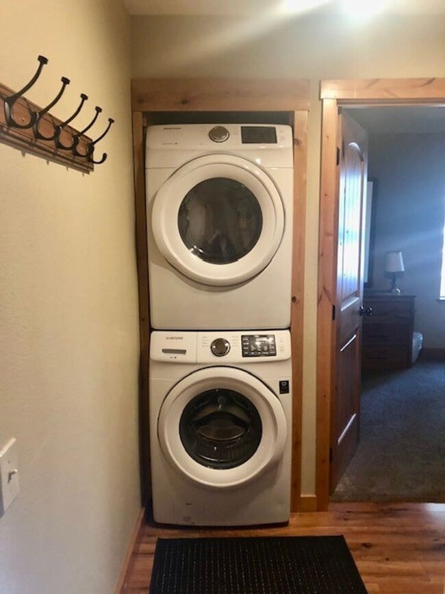 Building Photo - Sunriver Retreat - 2 Cedar Lane