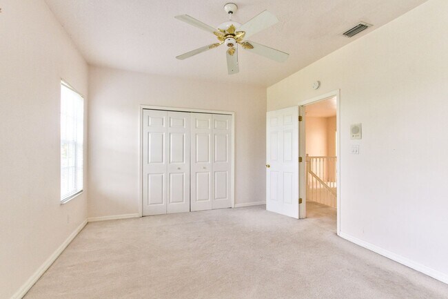Building Photo - Beautiful Lake front home in West Kissimmee