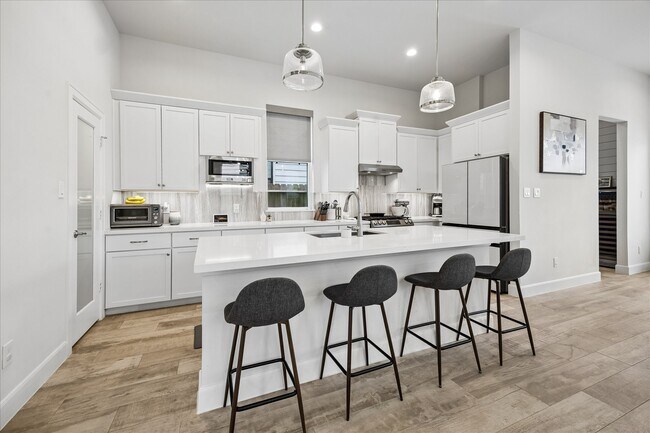 Building Photo - 2804 Grand Fountains Dr